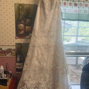 Elegant White Lace Wedding Dress